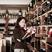 Im Weinkeller lagern über 1.250 verschiedene Weinsorten und insgesamt 18.000 Flaschen exquisiter Weine ©Fotos: Aktivhotel Goldener Berg